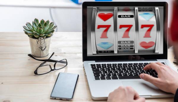 A Beginner’s Look at Games Offered by a Singapore online casino Website
